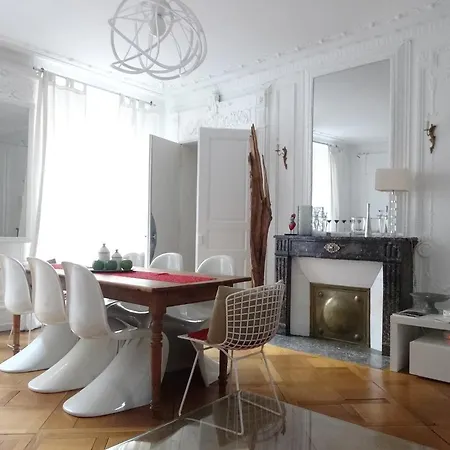 Apartamento Les Serruriers - Spacieux Avec Terrasse & Parking Estrasburgo